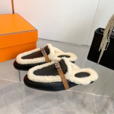 Louis Vuitton Slippers